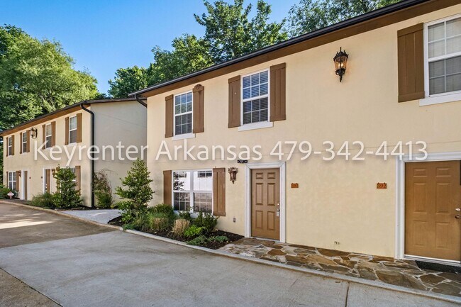 Building Photo - Beautifully renovated 3 bedroom, 2 bath | Fayetteville AR