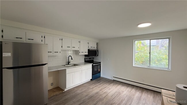 Building Photo - 130 Sanders Rd