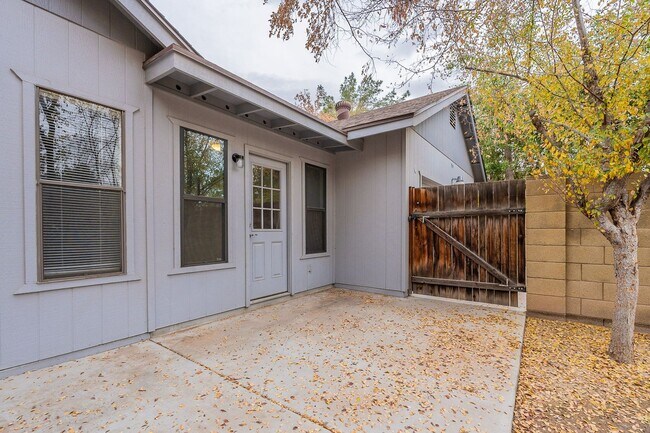 Building Photo - Charming 4-bedroom, 2-bathroom in Gilbert