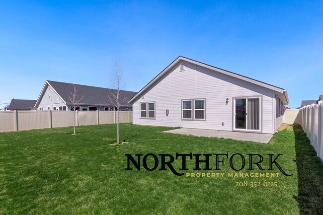 Building Photo - Great Nampa Rental with 3 car garage