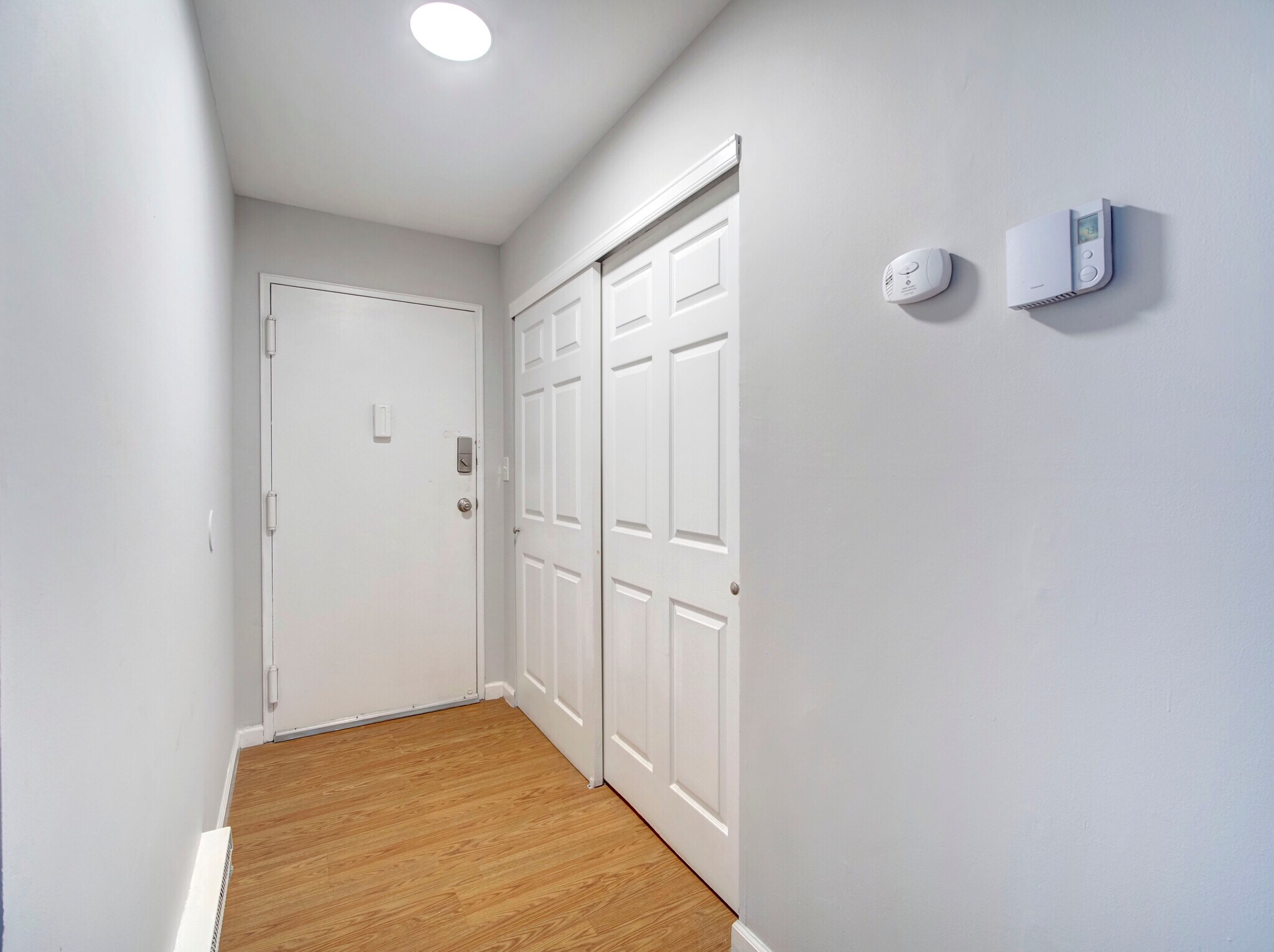 Building Photo - 807 Eves Dr