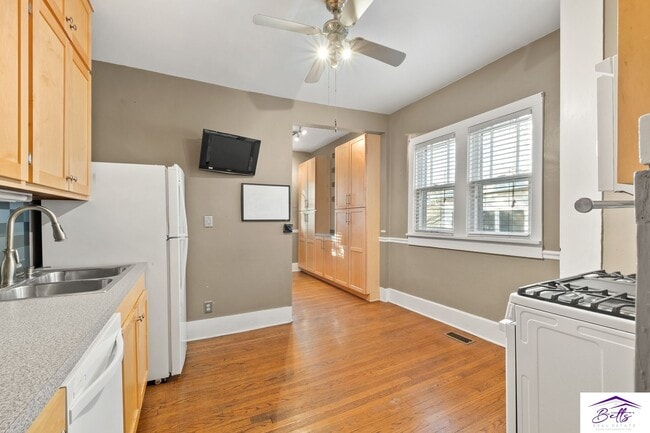 Building Photo - 350 N 41st St