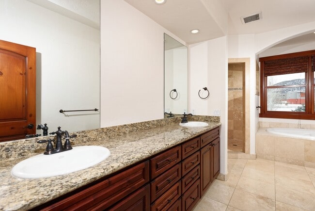 Building Photo - 210 Juniper Ct