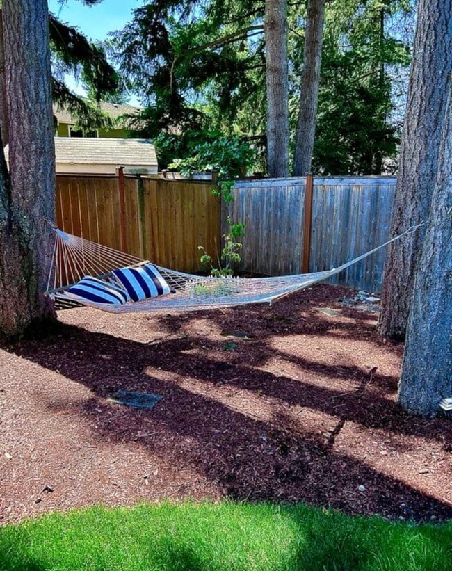 Building Photo - Newly Updated 3 Bedroom 3 Bath Home in Cov...