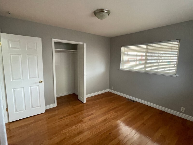 Building Photo - 974 E 50 N