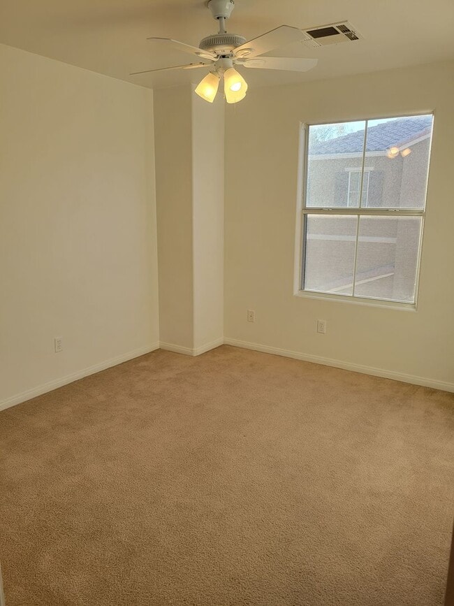 Building Photo - Stunning 3-story corner home in the NW 3 bed 3.5bath