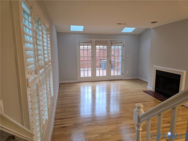 Building Photo - 1308 Maple Ave