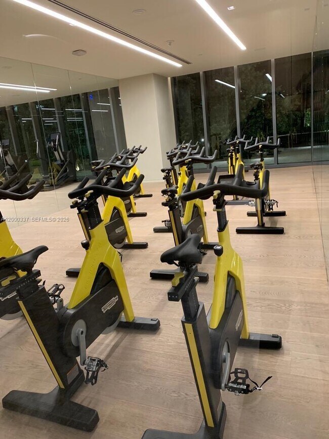 Building Photo - 650 NE 32nd St