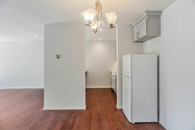 Building Photo - 363 Eden Roc Dr