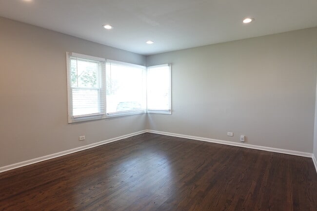 Building Photo - 161 W Franklin Dr