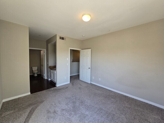 Building Photo - CANYON CREST CONDO