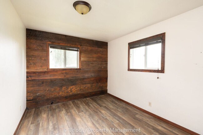 Building Photo - Charming Country Home!