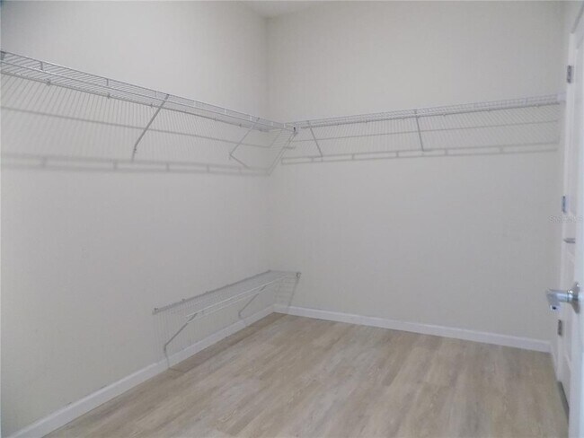 Building Photo - 1713 Chatsworth Cir