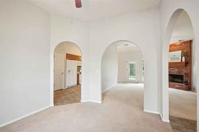 Building Photo - 613 Vickery Ave