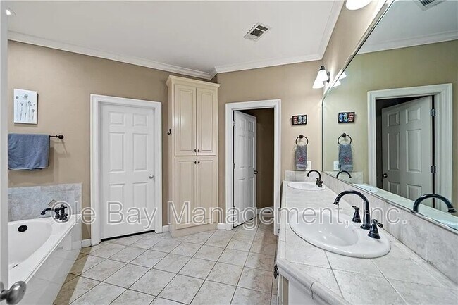 Building Photo - 9791 Aspen Cir