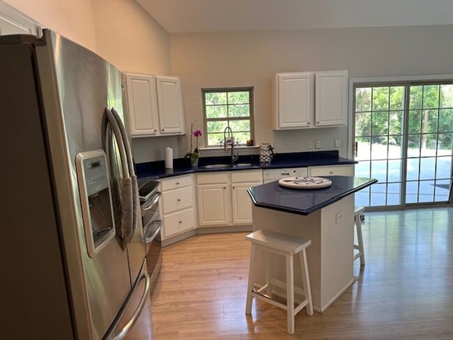 Building Photo - 5 Bridle Ct