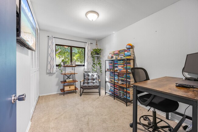 Building Photo - 1201 Sparkman St
