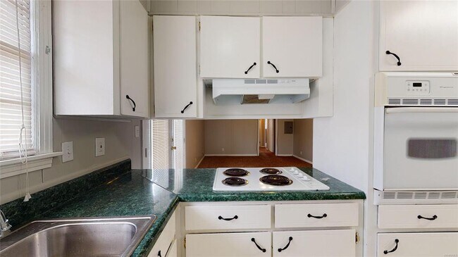 Building Photo - 3252 Cheltenham Dr