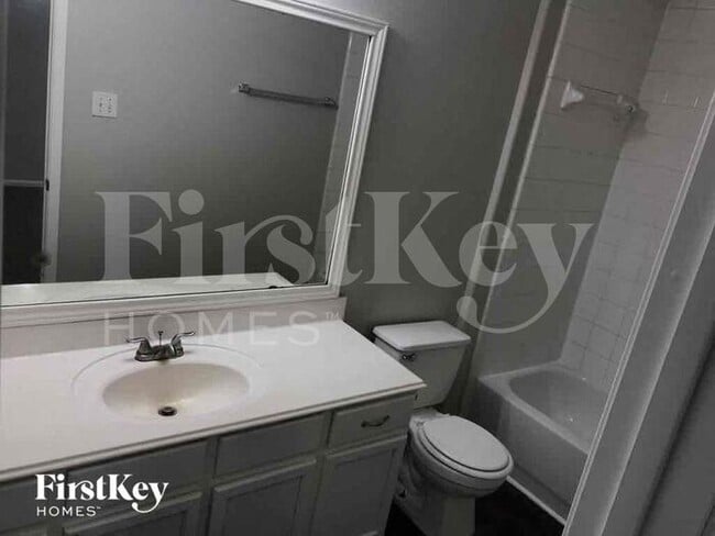 Building Photo - 17919 Greenbriar Park Dr