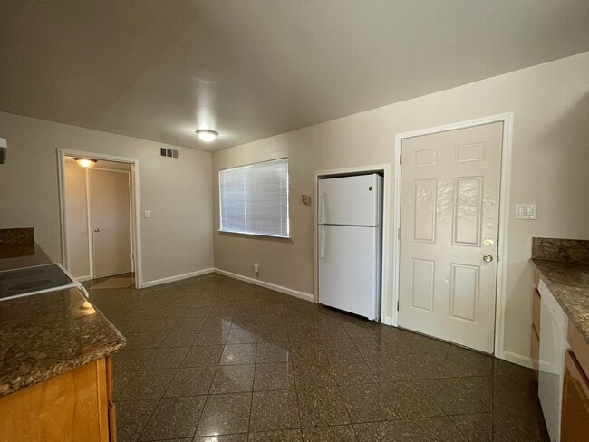 Building Photo - Single Story 3 Bedroom, 2 Bath Single Story Home with Huge Backyard!