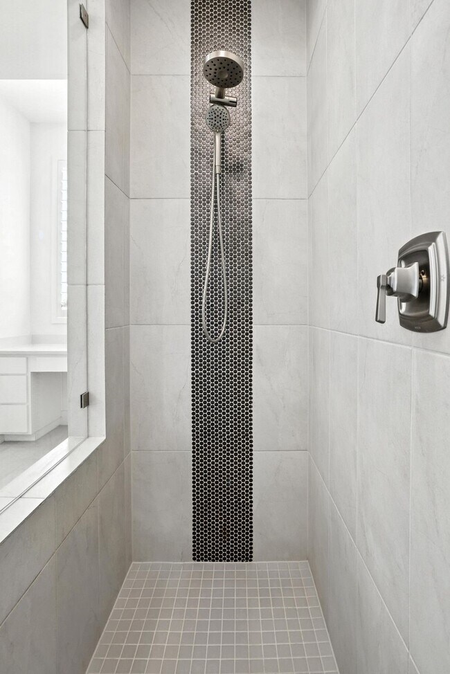 Building Photo - 220 Corazon