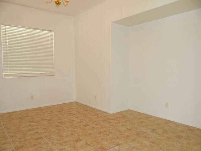 Building Photo - 10119 W Mesa Vista Ave