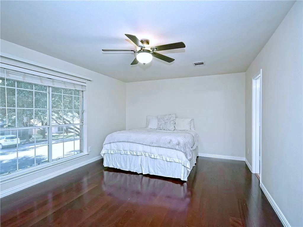 Master bed - 1806 Wallin Loop