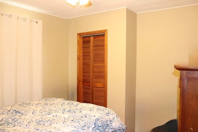 Building Photo - 10 Cushing St