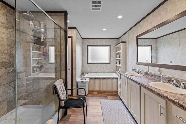 Building Photo - COUNTRY LIVING IN THE CITY