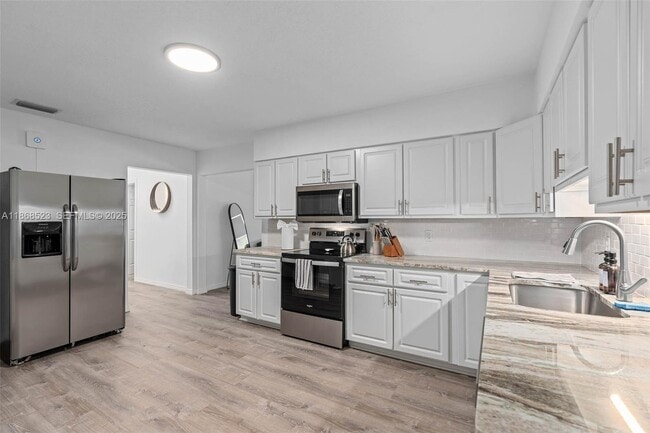 Building Photo - 4255 Wee St