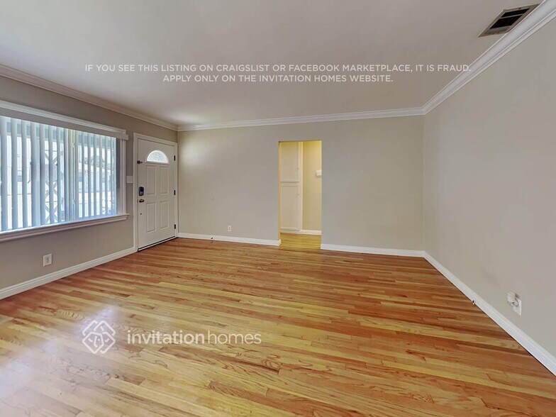 Building Photo - 4558 Albury Ave