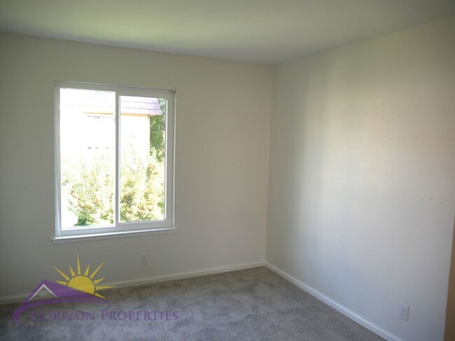 Building Photo - 3 Bed 2.5 Bath 1,380 sqft Townhome in Carm...