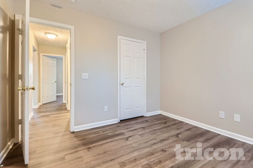 Building Photo - 90 Pebble Ln