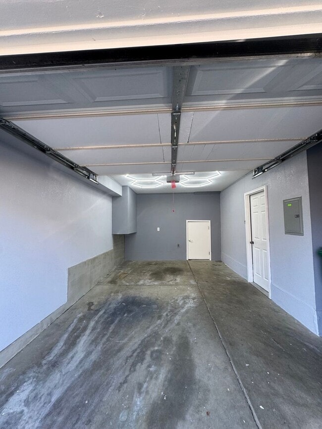 Building Photo - Charming 2BR Townhome in Brighton