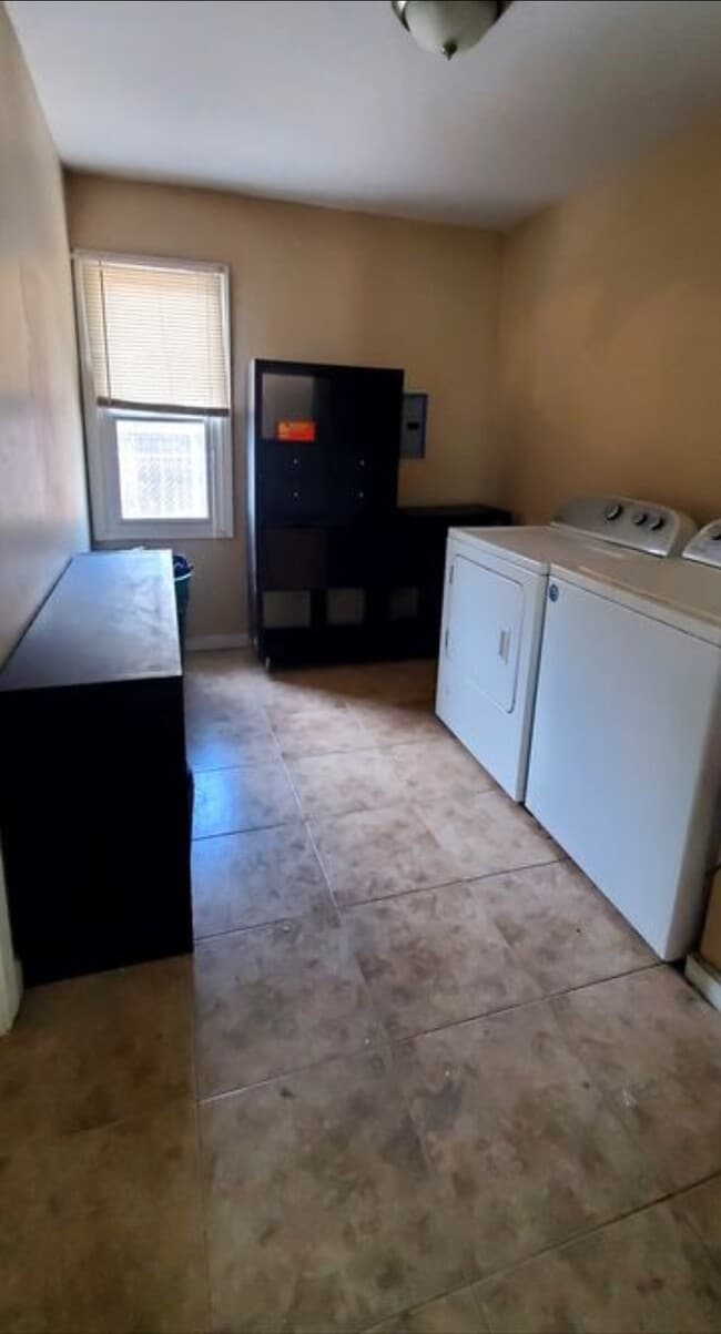 Building Photo - 6362 Newsome Dr