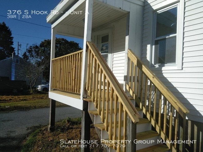 Building Photo - First Months Rent Free! Newly Renovated!