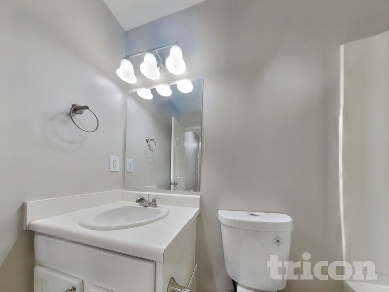 Building Photo - 26 Streamwood Way