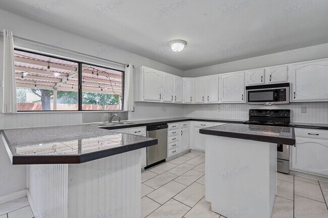 Building Photo - 3905 Windflower Ln