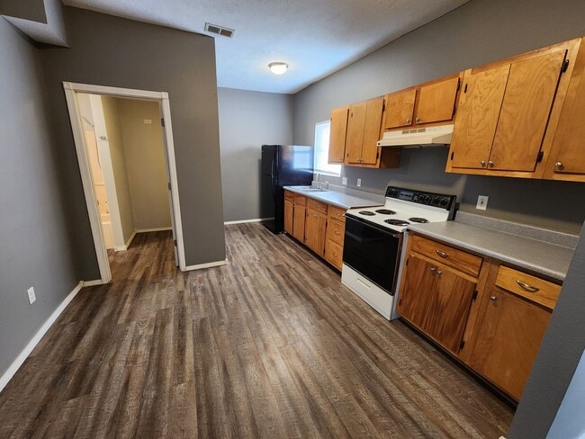 Building Photo - Spacious 1-Bedroom, 1-Bathroom HOUSE AVAILABLE NOW!!