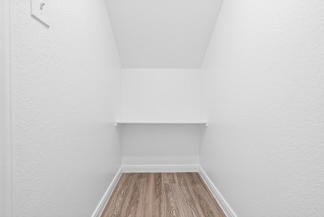 Building Photo - Contact Green Oak Property Management at 254-677-8120 and ask about our August Special!