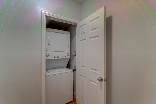 Building Photo - 79 Winchester Ave