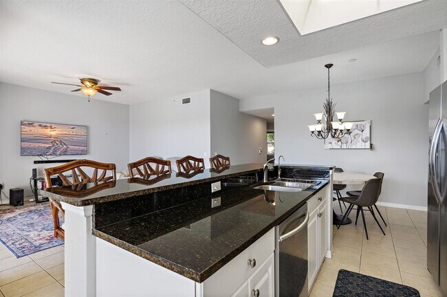 Building Photo - 2BR/2BA Lake View Condo in Heritage Oaks Golf & Country Club