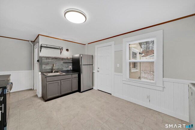 Building Photo - 37 Bushy Hill Rd