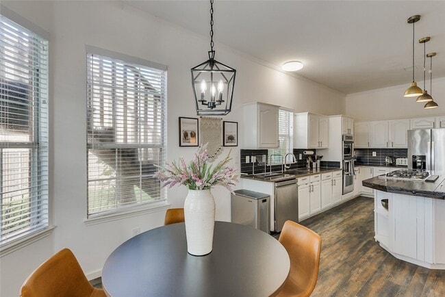 Building Photo - 5205 Panama Dr