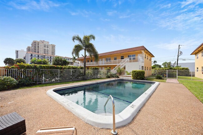 Building Photo - 2131 N Ocean Blvd