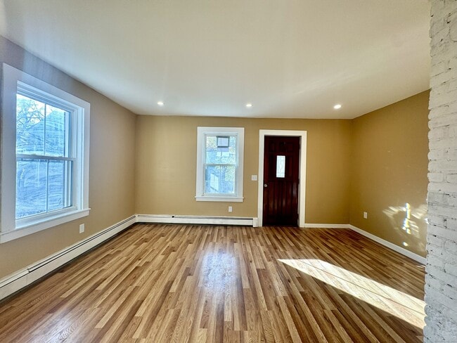 Building Photo - 137 High St