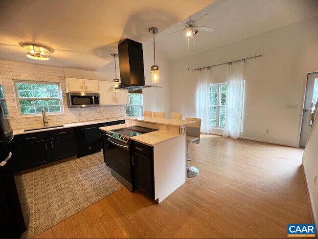 Building Photo - 123 Danbury Ct