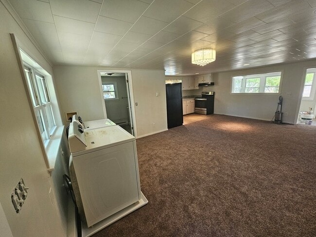 Building Photo - 37 Fairchild Dr