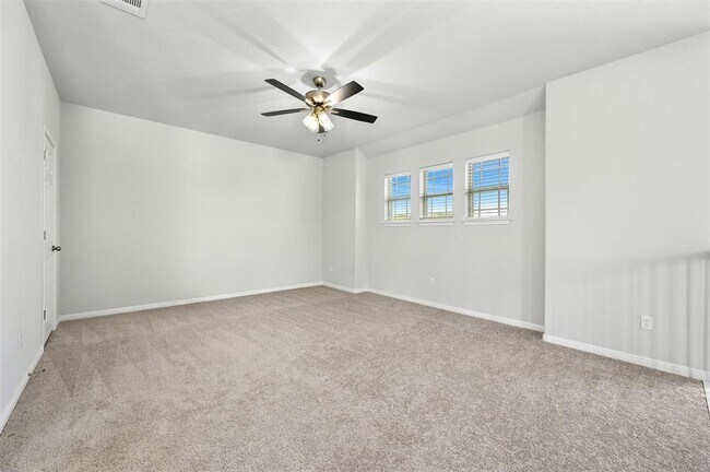 Building Photo - 105 Munk Ln