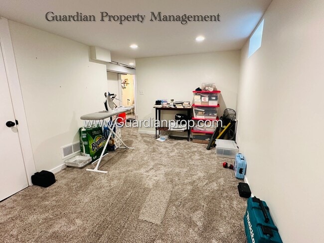 Building Photo - St Louis Park Single Family Home, Dishwasher, Garage, Patio